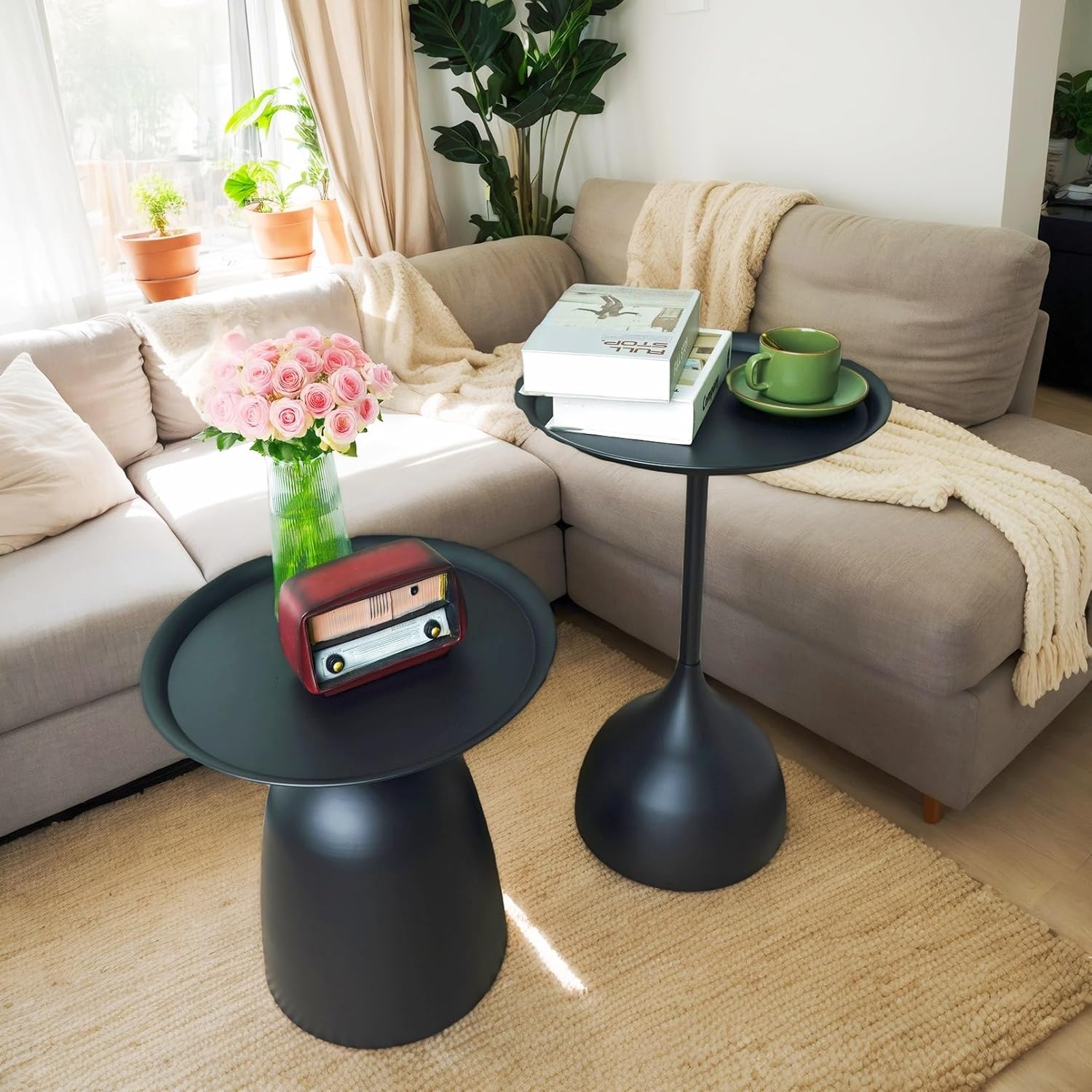 Benkyo Black Nesting Tables Pedestal Coffee Table Set of 2 Nesting Side Tables Round Metal End Table Small Circle Modern Sofa Table for Living Room，Black