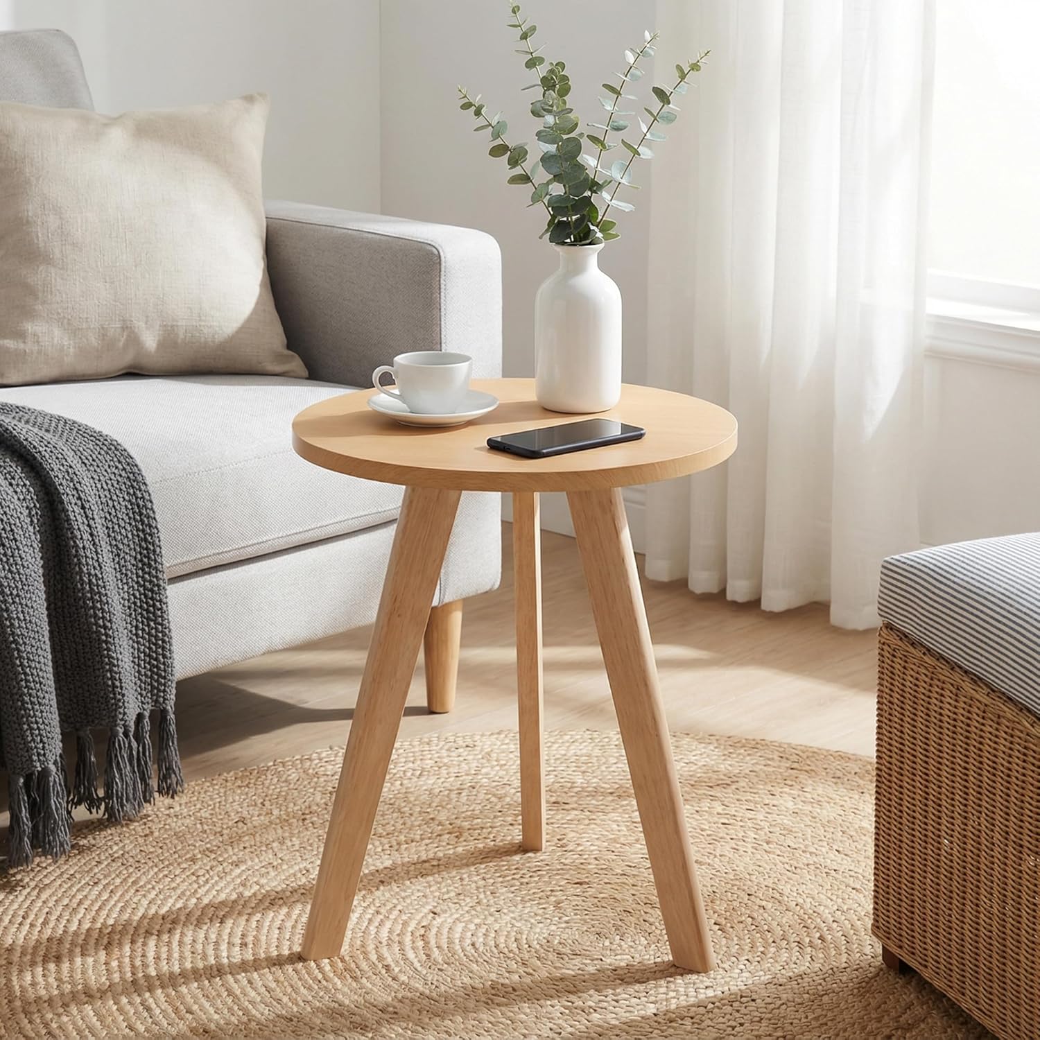 Round Side Table, Modern Wood End Table with 3 Tapered Legs, Minimalist Accent for Living Room, Bedroom, Sofa, 15.7" Diameter