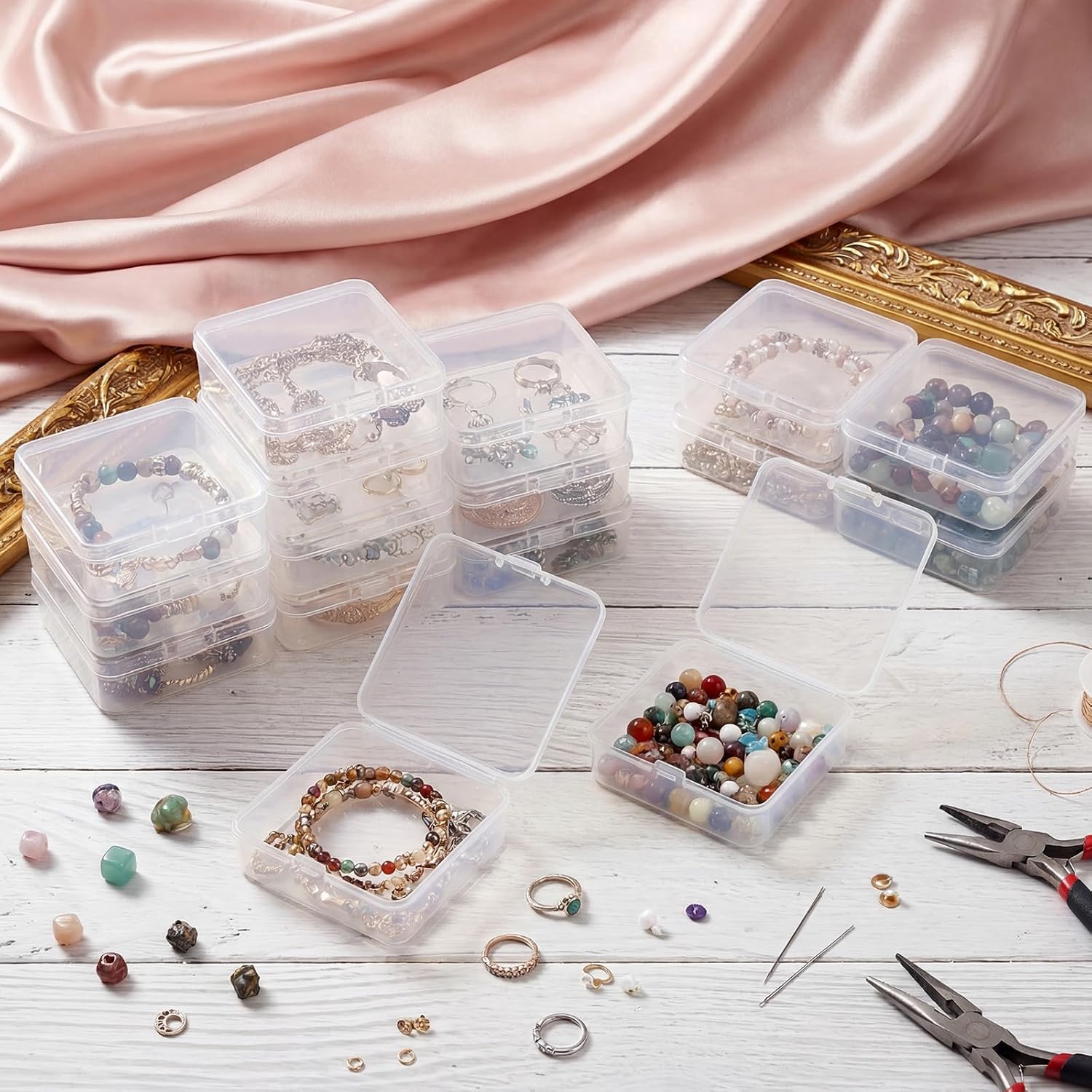 SATINIOR 300 Packs Clear Small Plastic Containers 2.9 X 2.9 X 1 Inches Transparent Storage Box with Hinged Lid in Bulk for Jewelry Hardware Crafts Small Items