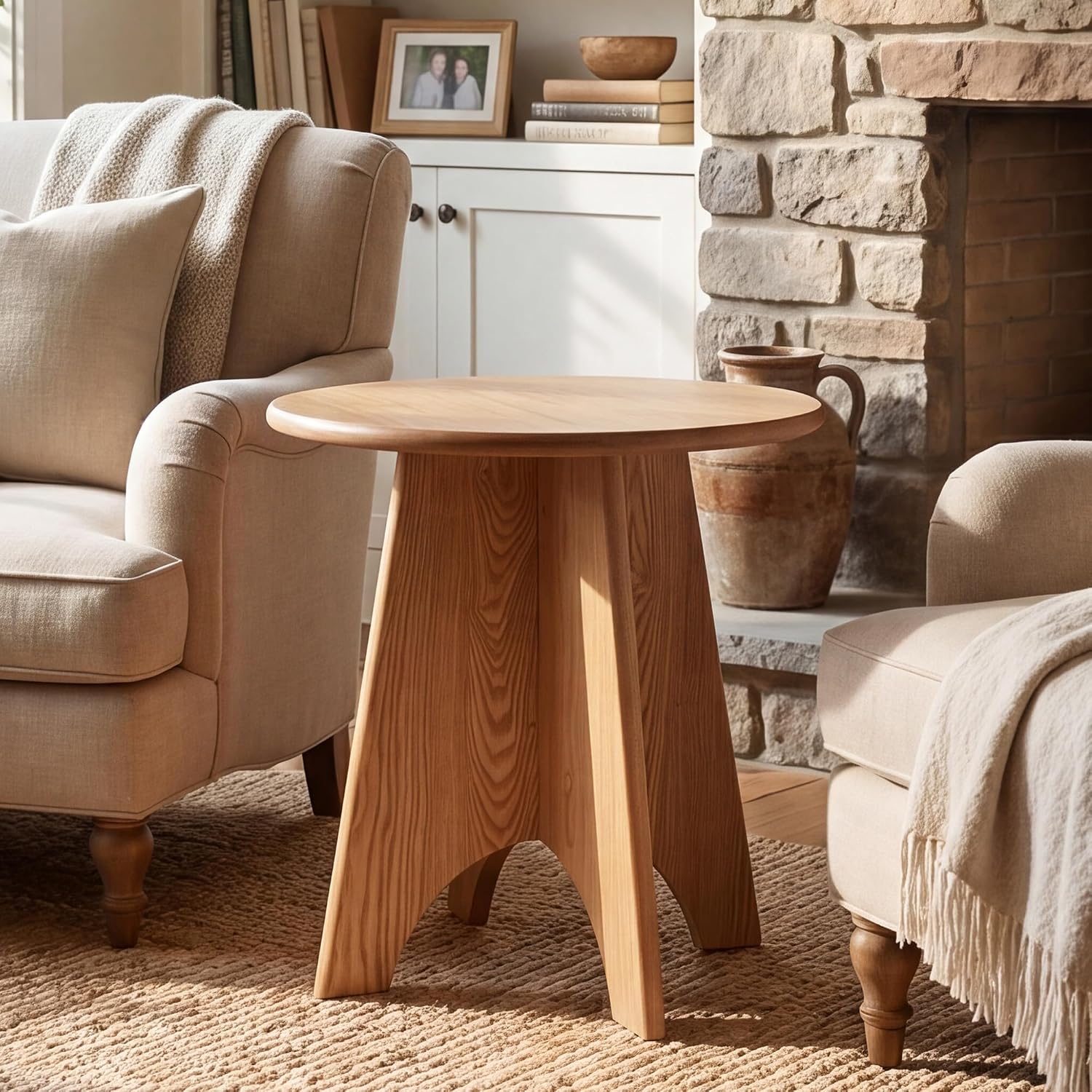 Round Side Table with Unique Panel Leg Design, Sturdy Nightstand for Bedroom, Compact End Table for Living Room, Small Space Accent Table for Couch & Chair (Natural)