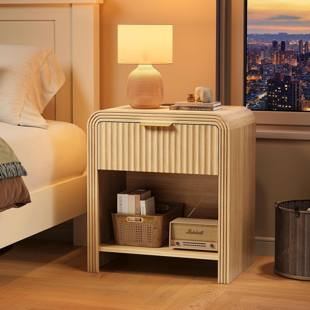 Decofy Fluted 1-Drawer Nightstand with Charging Station, Oak | Open Shelf, Gold Handles, Curved Profile, USB and Type C Ports, Wood Bedside Table for Bedroom Storage