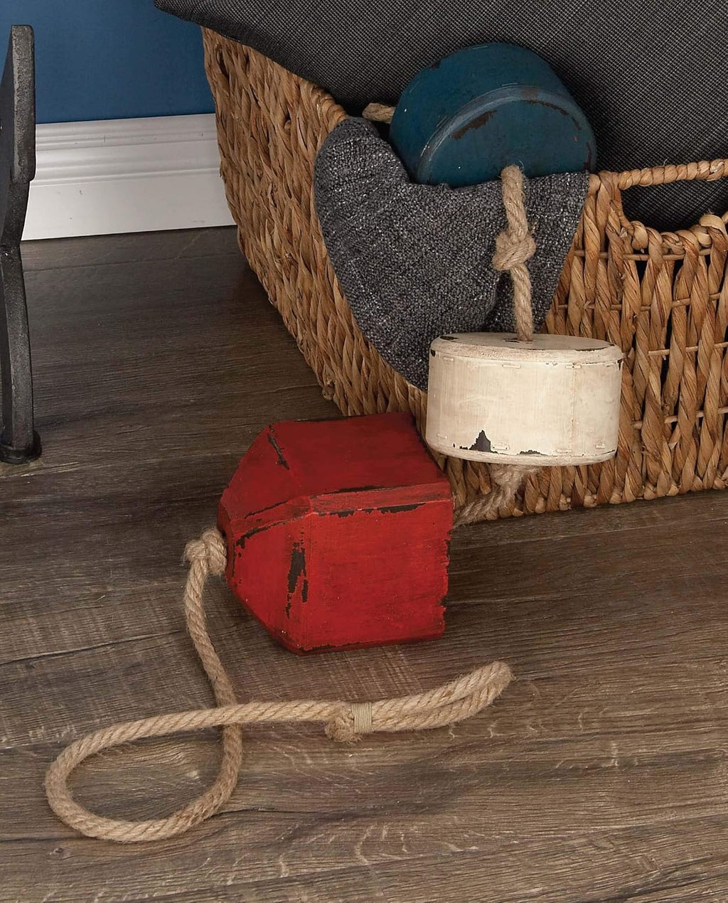 Deco 79 60642 Pine Wood and Iron Rope Float Wall Decor, 46" x 4", Red/White/Blue/Brown