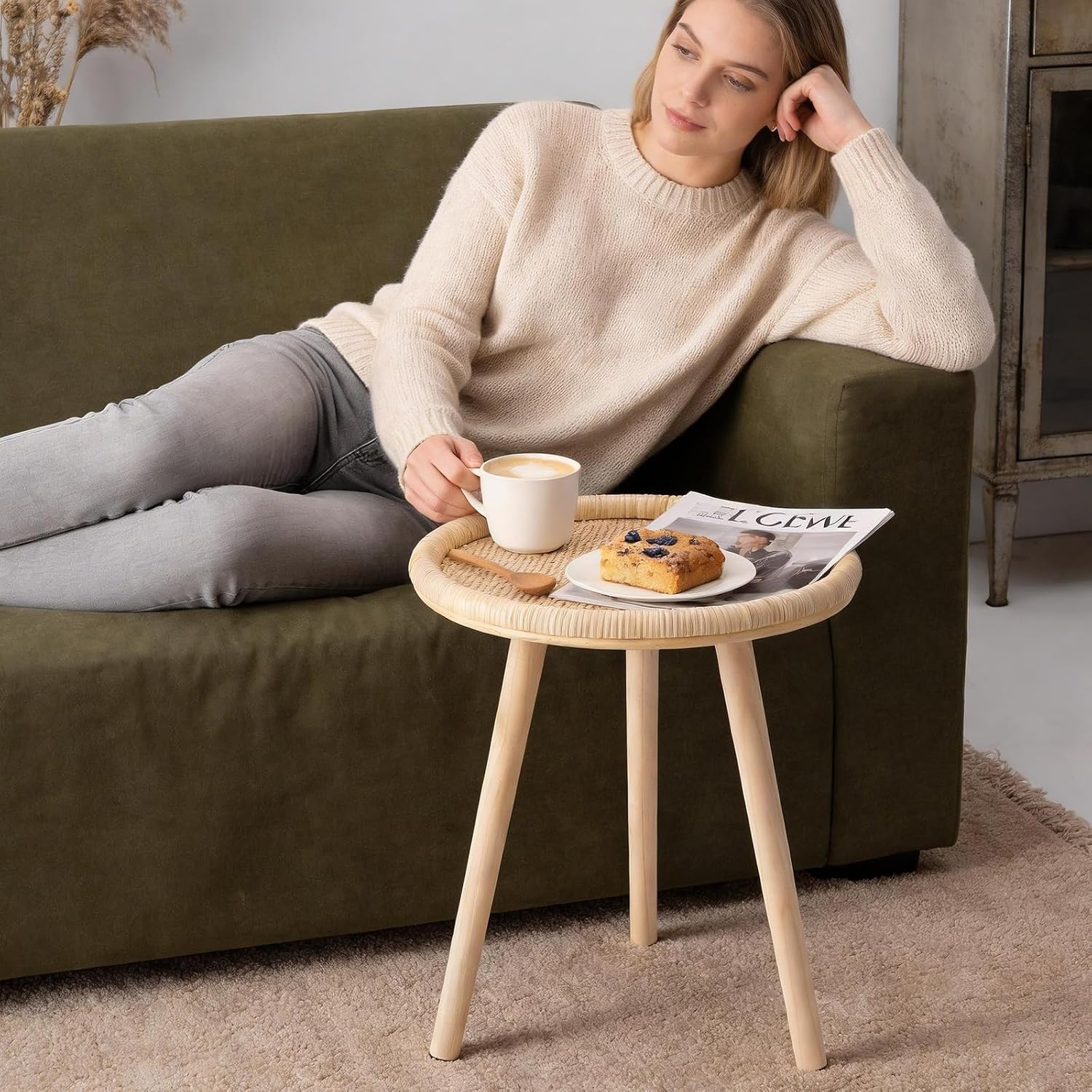 Small Rattan Side Table, Round Side Table for Living Room, Boho Wicker Coffee Table, Wooden Accent Table for Bedroom, Balcony, Small Space, Home Decor