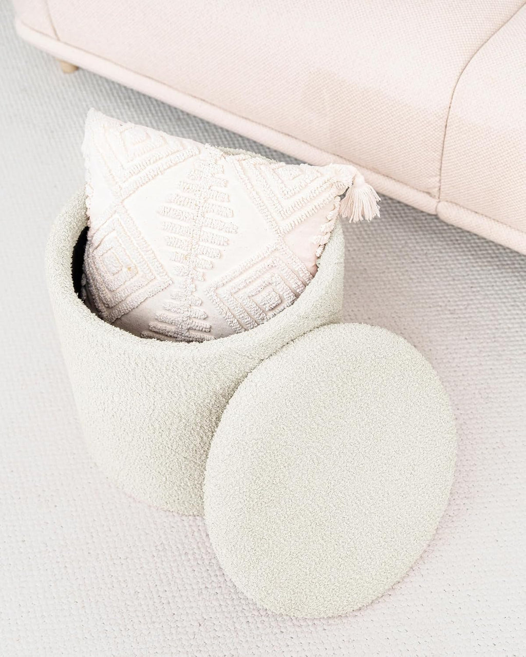 Round Boucle Storage Ottoman with Reversible Wood Tray, 17.7" Sherpa Cylinder Footrest Stool with Storage, Upholstered Folding Ottoman Coffee Table for Living Room Bedroom Dorm, White