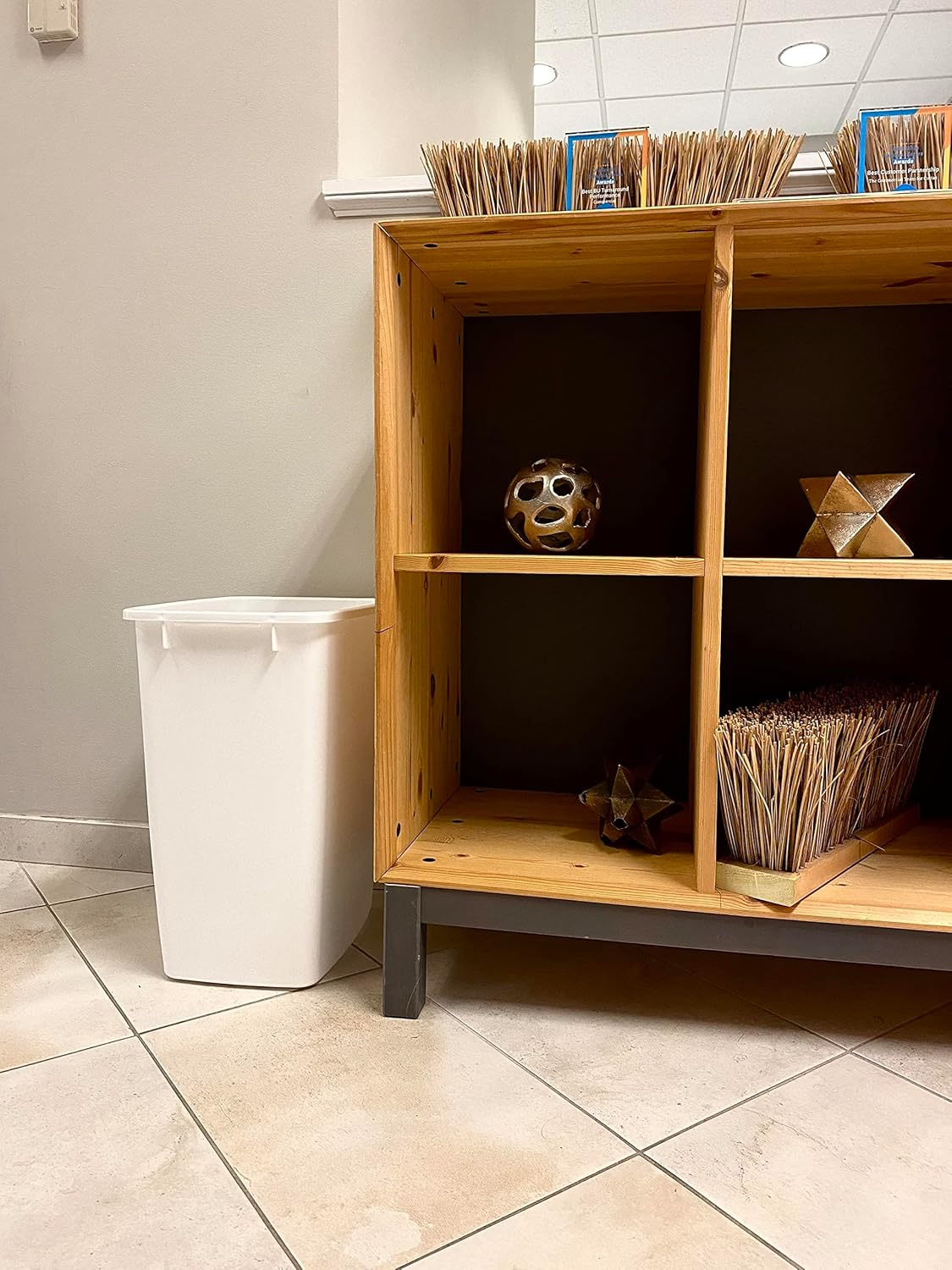 Rubbermaid Small Kitchen Bathroom Trash Can, 9 Gallons, White, Waste Basket for Under Counter/Kitchen/Office/Bedroom/Bathroom