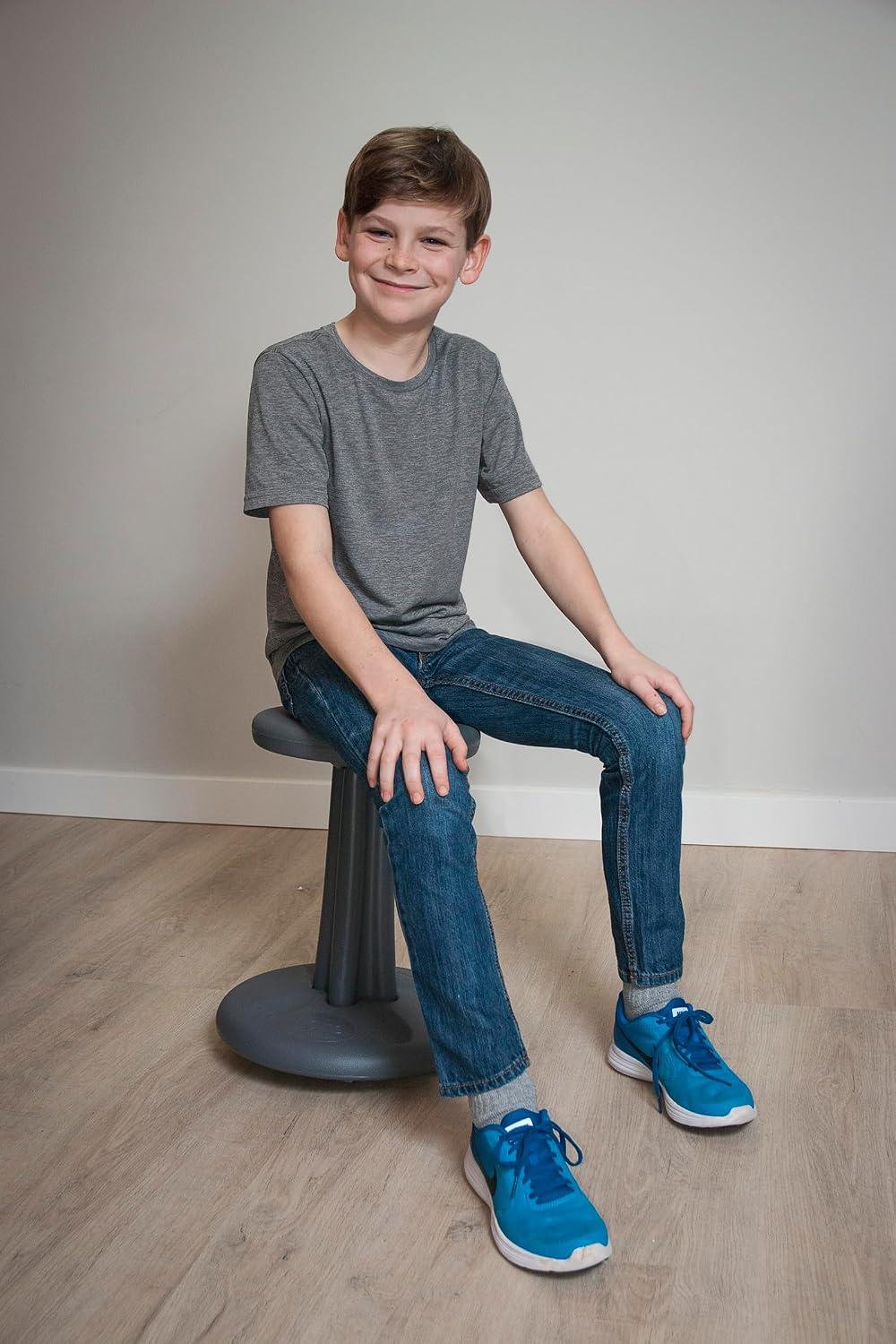 KORE DESIGN Wobble Stool Chair, Girls + Boys Kid Desk Stools, Ergonomic Small Office Chairs, Flexible Seating for Active Kids, ADD/ADHD, Classroom, School, Home, Pre-Teen (18.7in), Age 10-11 yr, Green