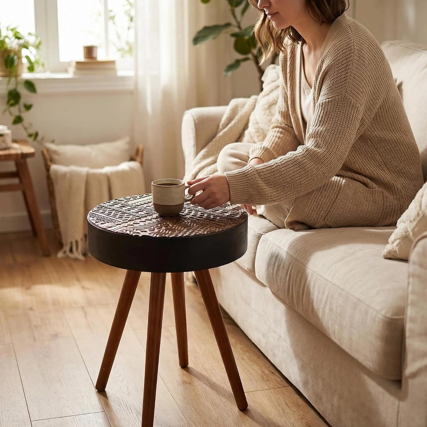 Round Wooden End Table with Retro Carved Brown Top & Black Wood Support Legs, Vintage 15.7" Small Circle Sofa Side Table for Living Room Bedroom (Brown, 4 Legs Support)