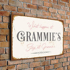 Grammie’s House Rules Sign – “What Happens Here Stays Here” – Vintage Wall Plaque – Durable Aluminium Composite – UV-Protected Fade-Resistant Print – Gift for Grammie