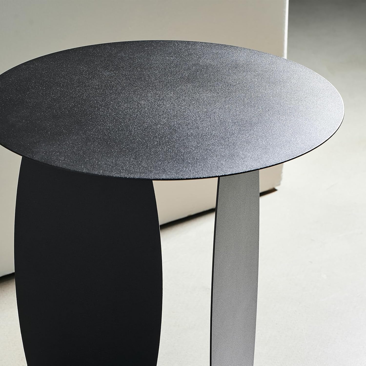 VEYRA Minimalist Round Metal End Table, 16.54" Accent Side Table, Heavy-Duty Solid Steel Side Table for Living Room & Bedroom, Easy Assembly, Matte Black