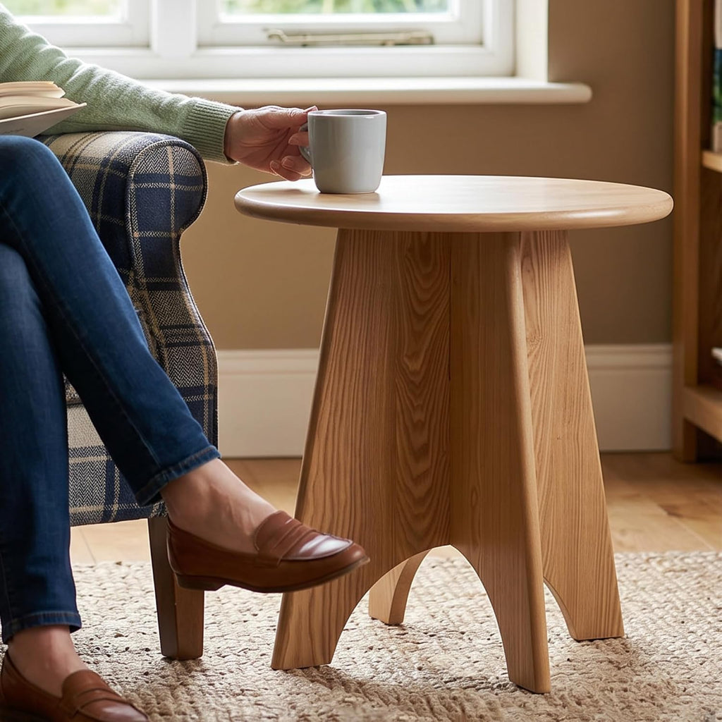 Round Side Table with Unique Panel Leg Design, Sturdy Nightstand for Bedroom, Compact End Table for Living Room, Small Space Accent Table for Couch & Chair (Natural)