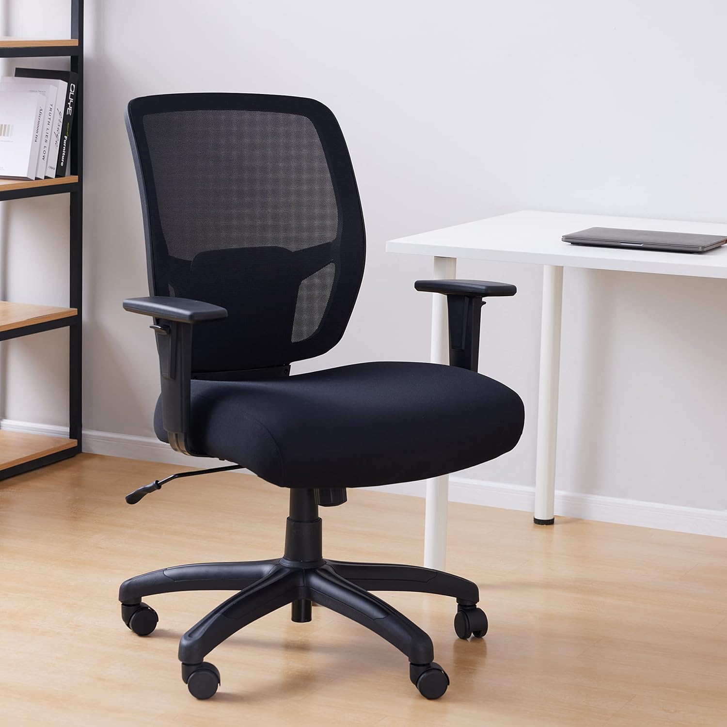 Amazon Basics Big and Tall Mesh Office Chair with Adjustable Armrests, Lumbar Support, Adjustable Height, 400lbs Capacity, Black