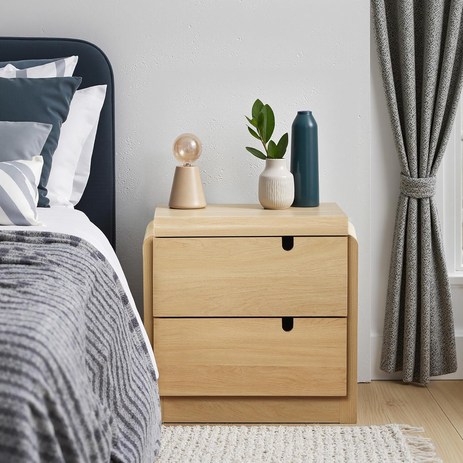 LuxenHome 21" H Modern Nightstand with 2 Drawers, Mid Century Modern Oak Night Stand with Curved Edge, Bedside Table with Storage, Wooden Accent End Table, Small Night Stand for Bedroom, Living Room