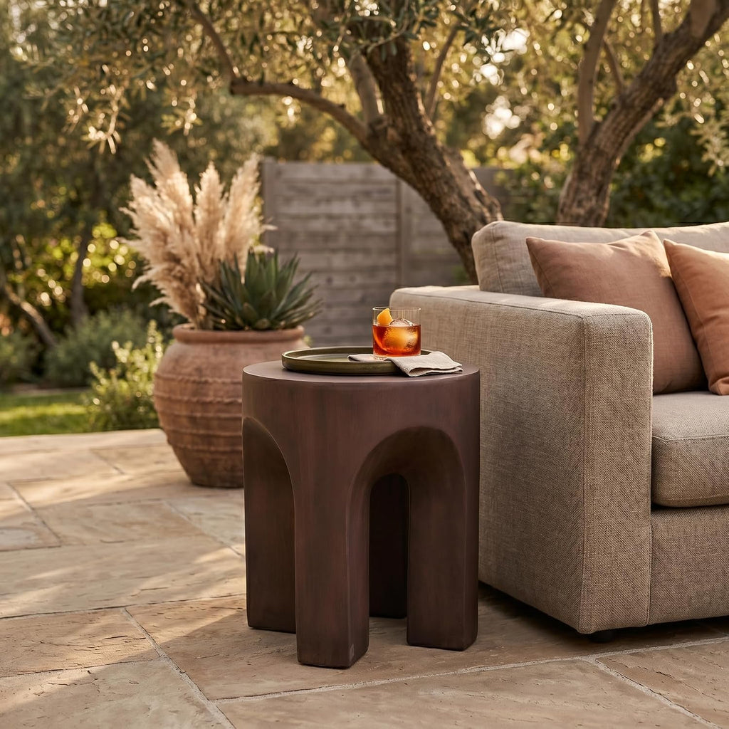 LeisureMod Round Side Table in Fiberstone with Arched Base Design Compact Weather-Resistant for Modern Home, Living Room, Bedroom, Patio Crus Collection (Wood Brown)