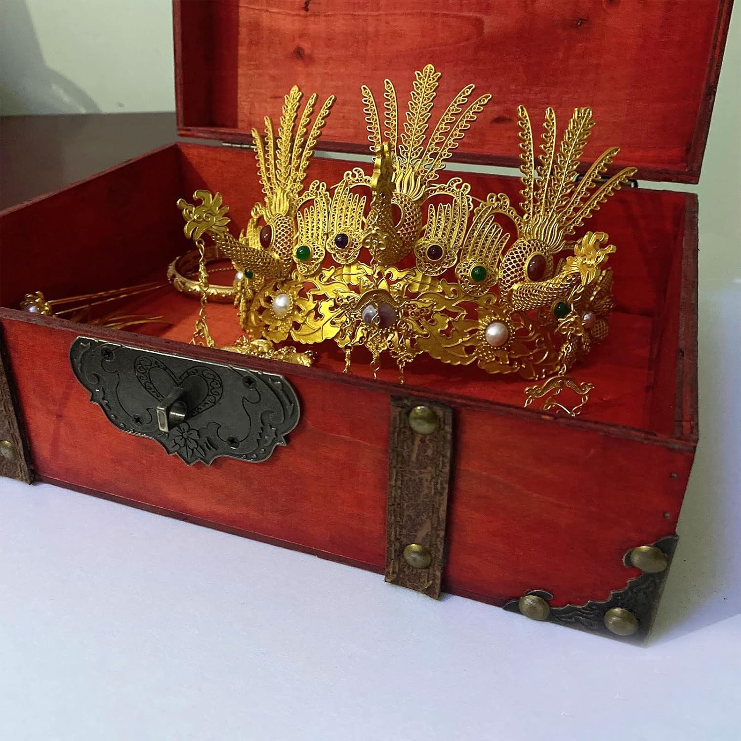 Flylin Vintage Wooden Storage Box With Lock, Treasure Jewelry Chest Decorative Treasure Jewelry Chest Wooden Storage and Decorative Box Home Decoration Jewelry Storing Storage Organizer (Red)