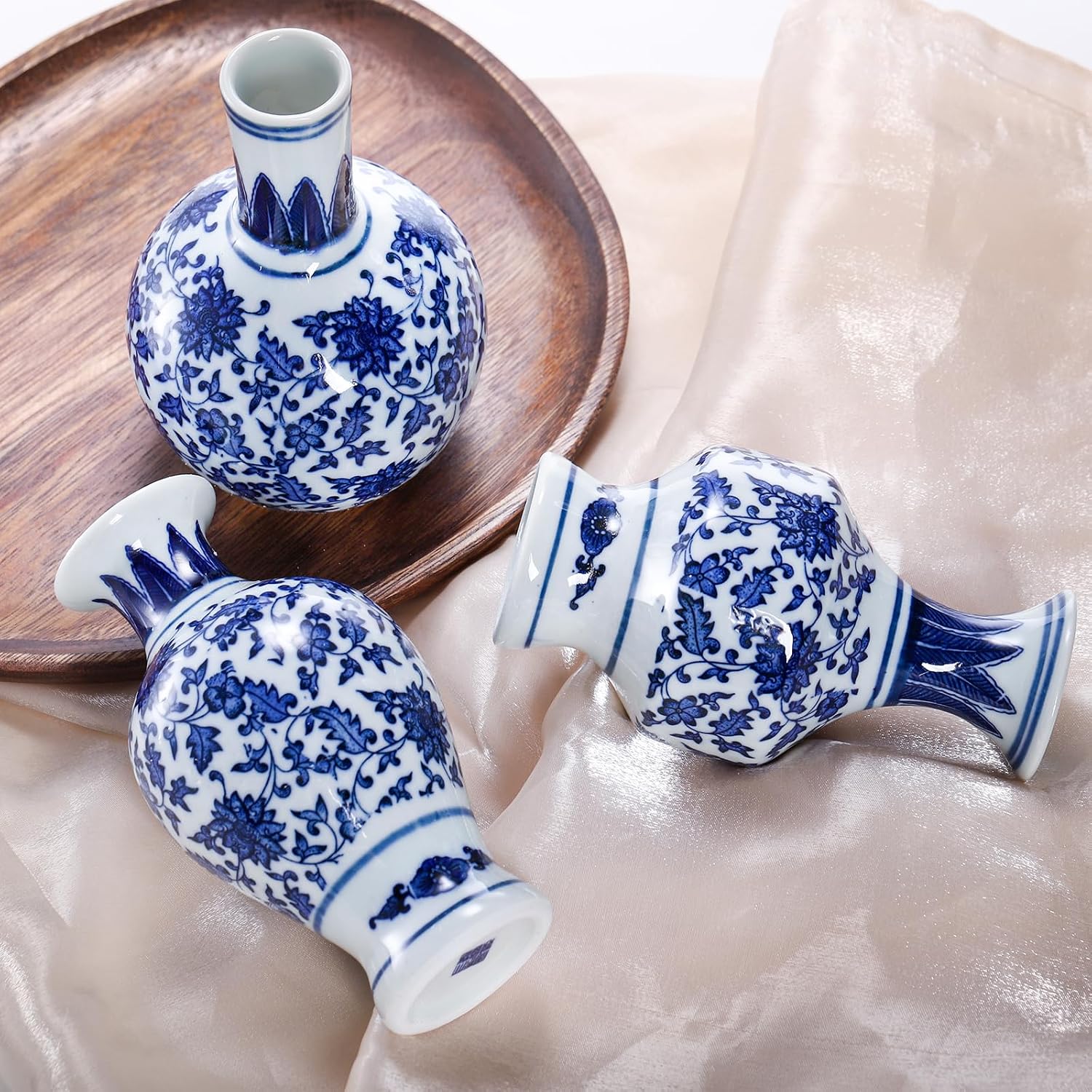 Goaste 3 Pack Small Blue and White Porcelain Vases, 5.5 Inch Tall Mini Vintage Vases, Classic Decorative Bud Vase, Chinoiserie Ceramic Vase for Home Decor, Office, Party Decoration and Events