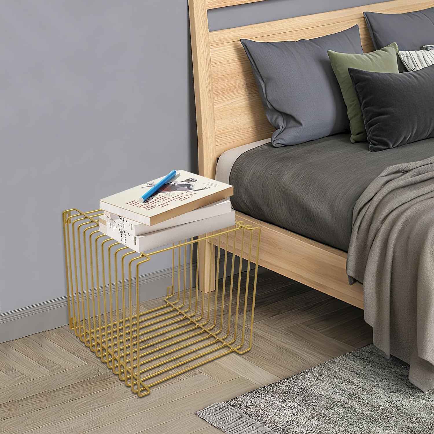 Linear Metal End Table Square Geometry Side Table With Storage Retro Coffee Decoration Sofa Tables Wire Cube Storage Rack For Couch, Living Room, Bar, Bedroom, Balcony-11.8*11.8*11.8in (Gold)