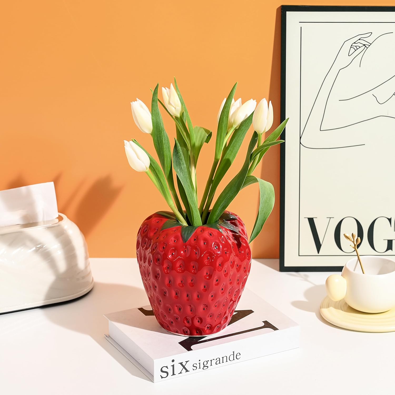 AOMOONOA Red Strawberry Vase for Flowers, Decorative Ceramic Fruit Vase, Strawberry Shaped Planter Pot with Green Leaves and Black Seeds for Table Centerpiece, Home Spring Kitchen Decor