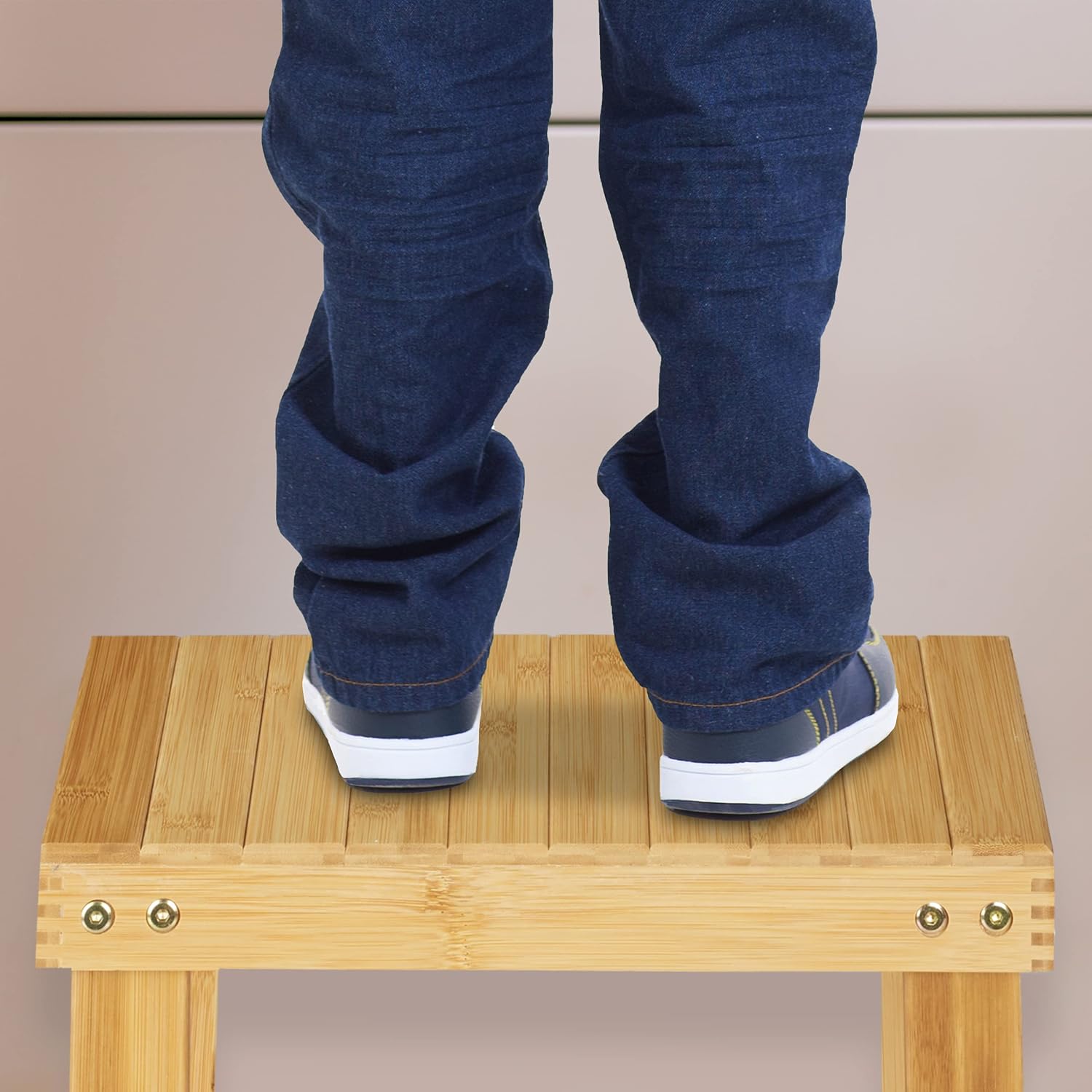 Relaxdays Bamboo Footstool, up to 100 kg, Sturdy Step Stool, Children's Stool Bathroom, Footstool, H x W x D: 33.5 x 25 x 39 cm, Natural