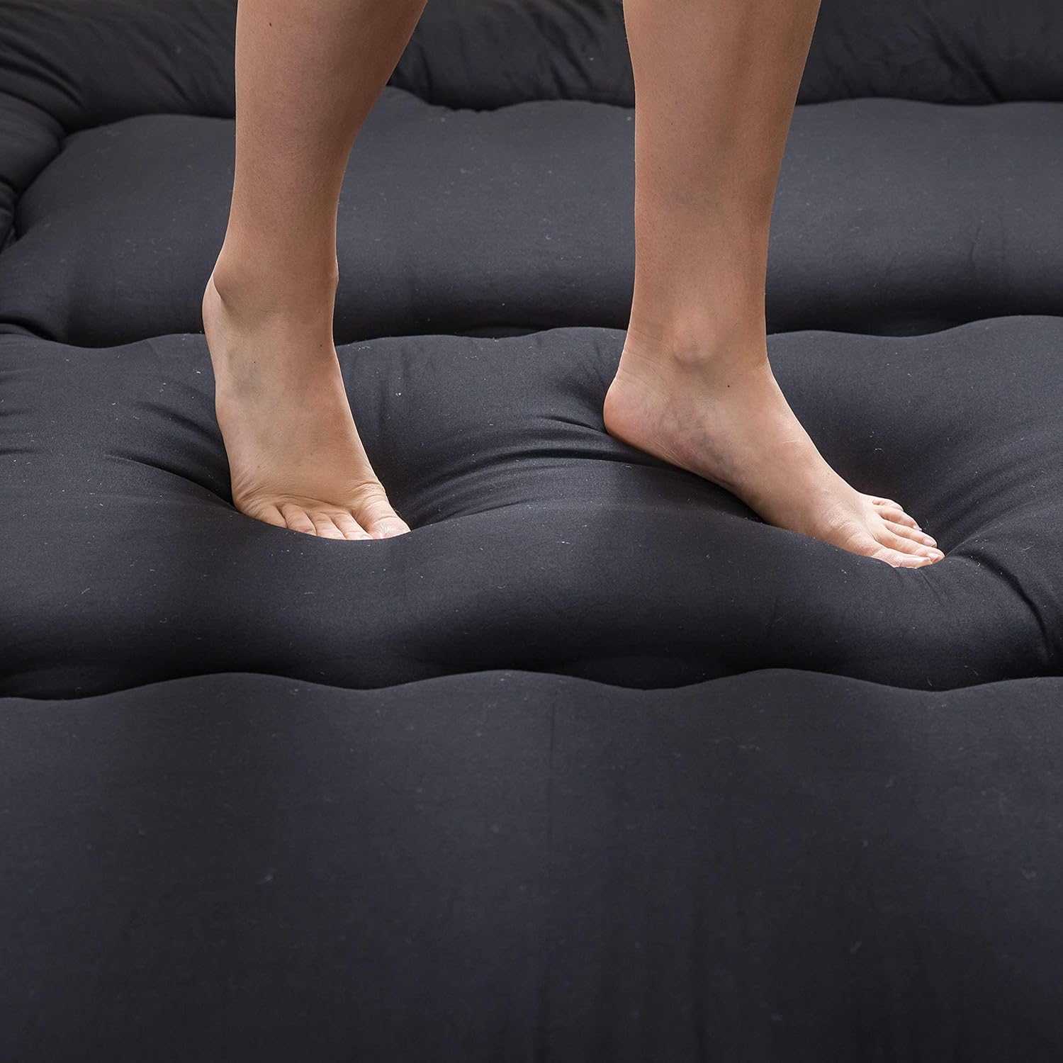 MAXYOYO Japanese Floor Mattress Futon Mattress, 4" Thicken Tatami Mat Sleeping Pad Foldable Roll Up Mat Boys Girls Dormitory Pad Kids Floor Lounger Cushion, Black, Queen