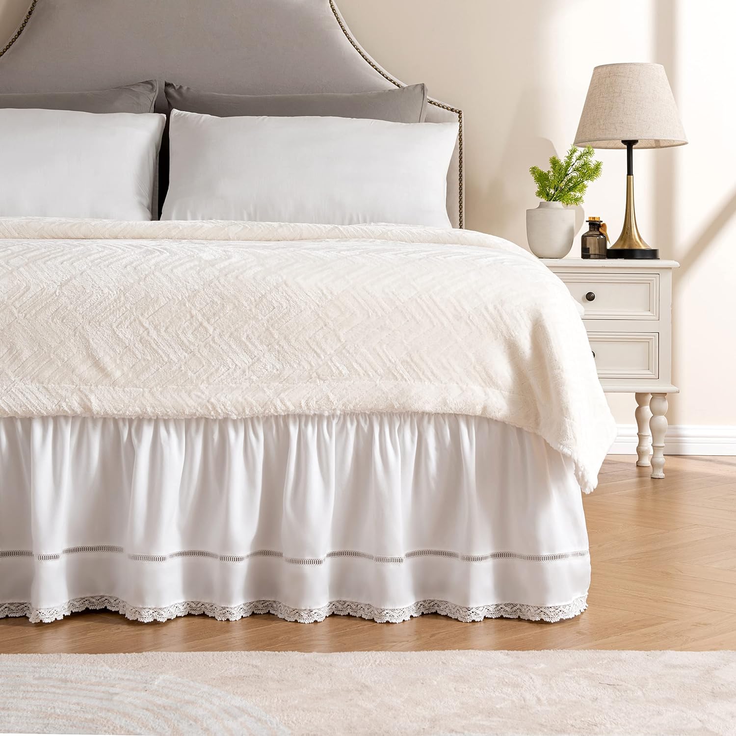 MIYE Wrap Around Ruffled Lace Bed Skirt, Elastic Dust Ruffle with Adjustable Belts, Easy to Put On, Bed Frame Cover, Machine Washable (Floral Lace/White, King/Queen-15 Drop)