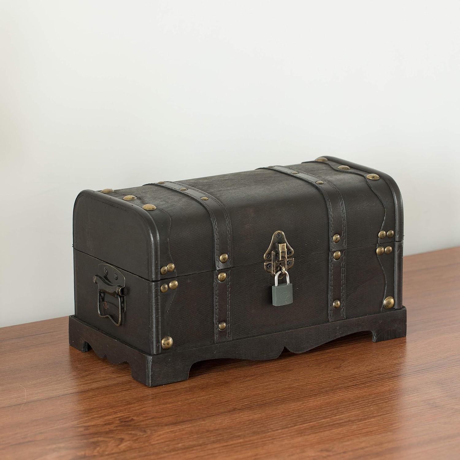 Vintiquewise Small Pirate Style Wooden Treasure Chest (Chest with Padlock) (QI003026.p)