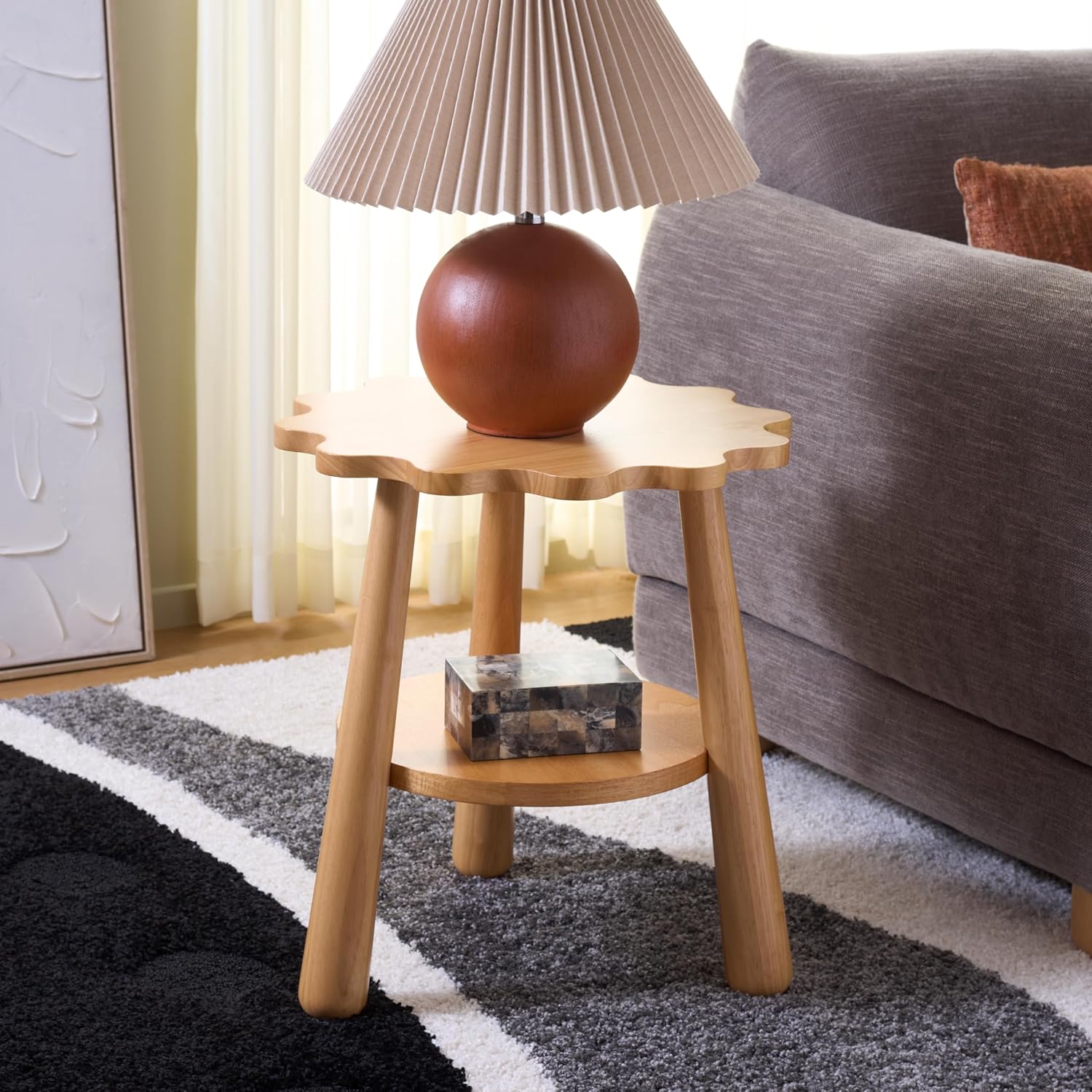 SAFAVIEH Home Collection – Forsythe Natural Brown Accent Table with Lower Shelf, Scalloped Round Design (ACC9201B)