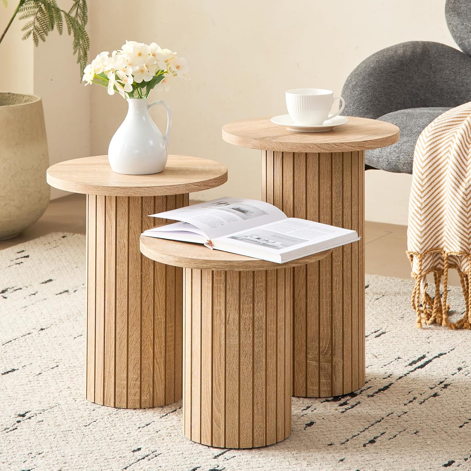 3-Piece Nesting Coffee Table Set, Modern Small Round Wood Side Tables, Fluted Drum Base, for Living Room Bedroom Apartment Small Space, Natual