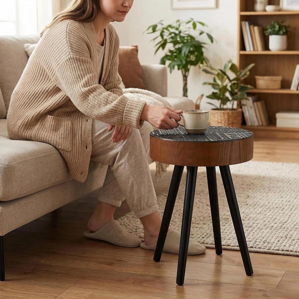15.7" Round Side Table with Carved Top, Compact Accent Table, Small Drink Tables, Multi-Functional Nightstand, Solid Wood Legs, Countryside Style, Ideal for Living Room, Bedroom, Black and Walnut