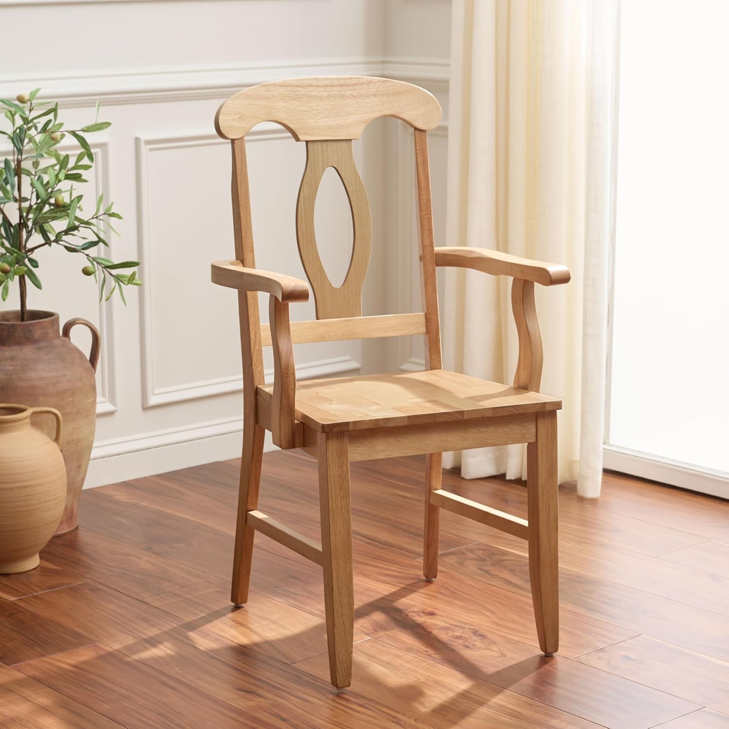 SAFAVIEH Home Collection – Hannelore Solid Wood Dining Arm Chair, Light Oak Finish, Classic Transitional Seating Design (DCH6907B)