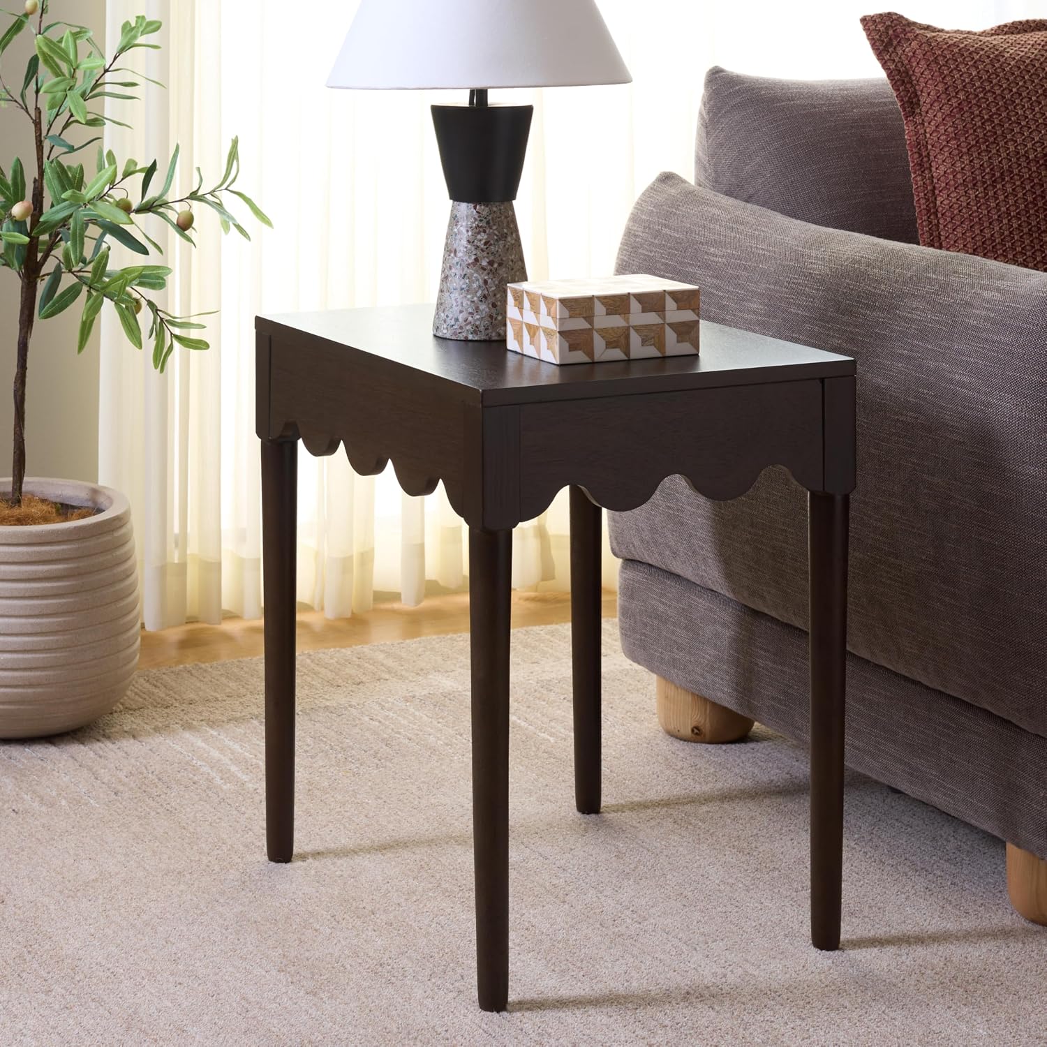 SAFAVIEH Home Collection – Neha Dark Chocolate Brown Solid Wood Frame Accent Table, Scalloped Edge Design (ACC5743A)
