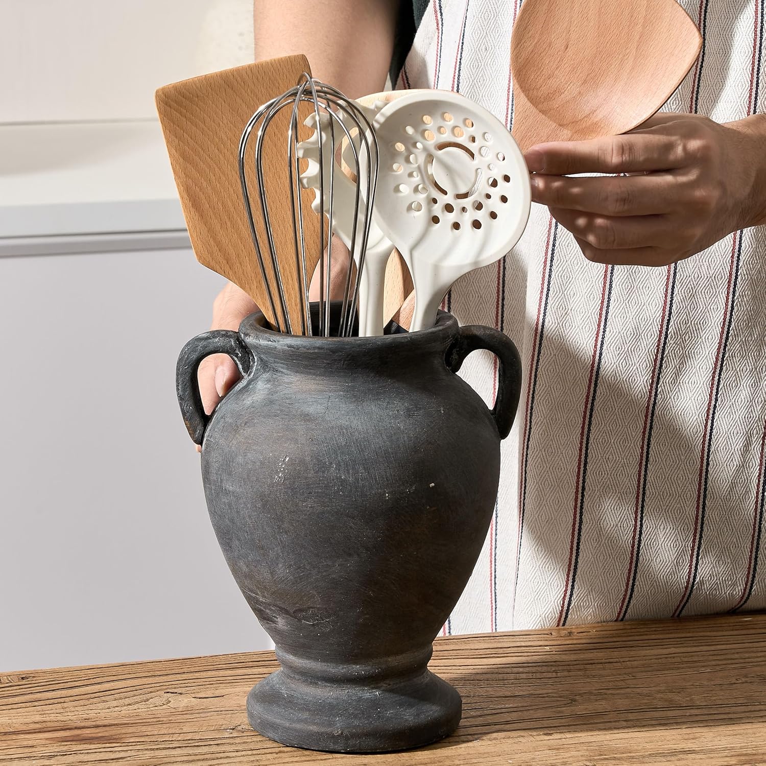 PORCER Ceramic Rustic Flower Vase with Handles, 8.36 Inch Tall Vintage Pottery Home Decor, Farmhouse Terracotta Vase for Living Room, Table, Shelf, Mantel Decoration, Farmhouse- Black Bronze