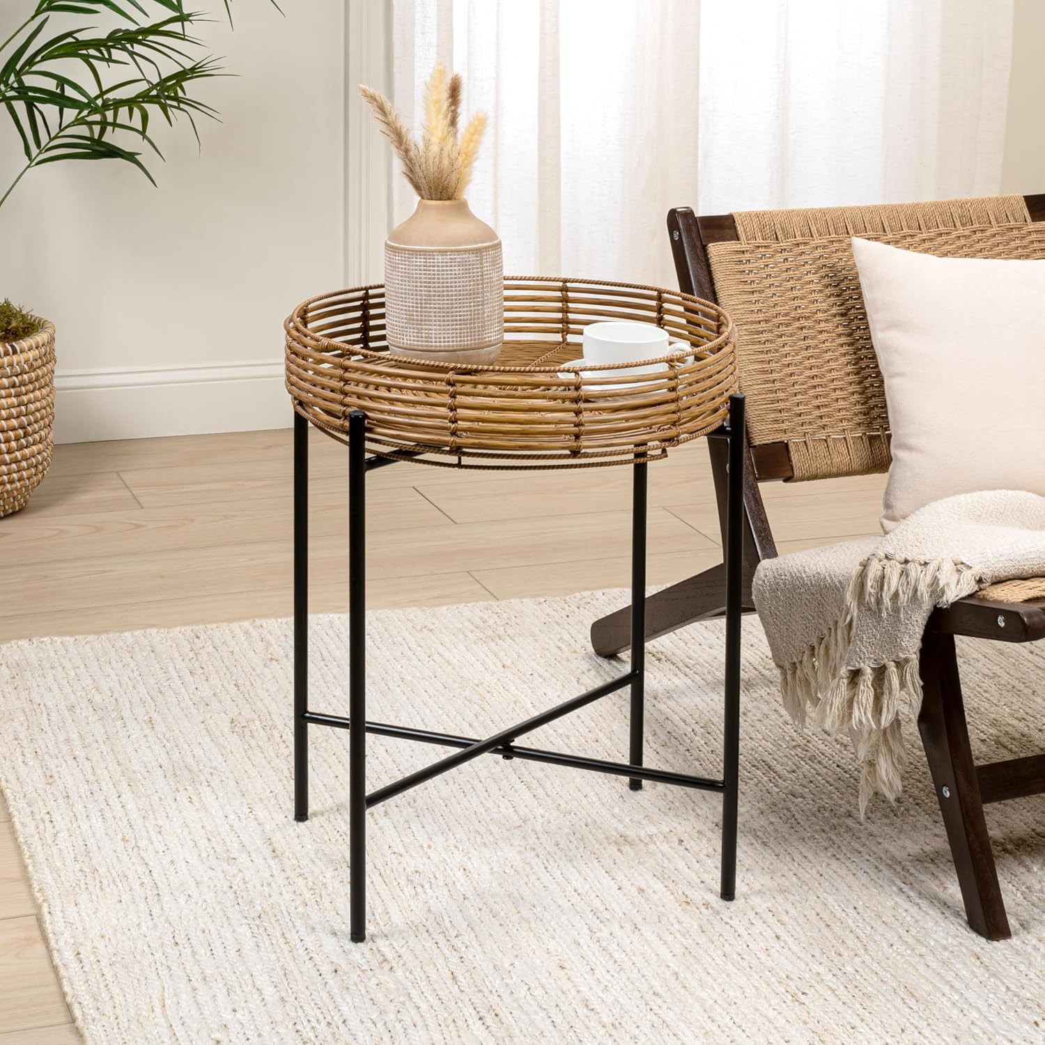 JONATHAN Y Malia 23" Round Faux Rattan Tray Top End Table, Bohemian Woven Accent Side Table with Black Metal Cross Base, Nightstand for Living Room and Bedroom, Brown and Black TBL2509B