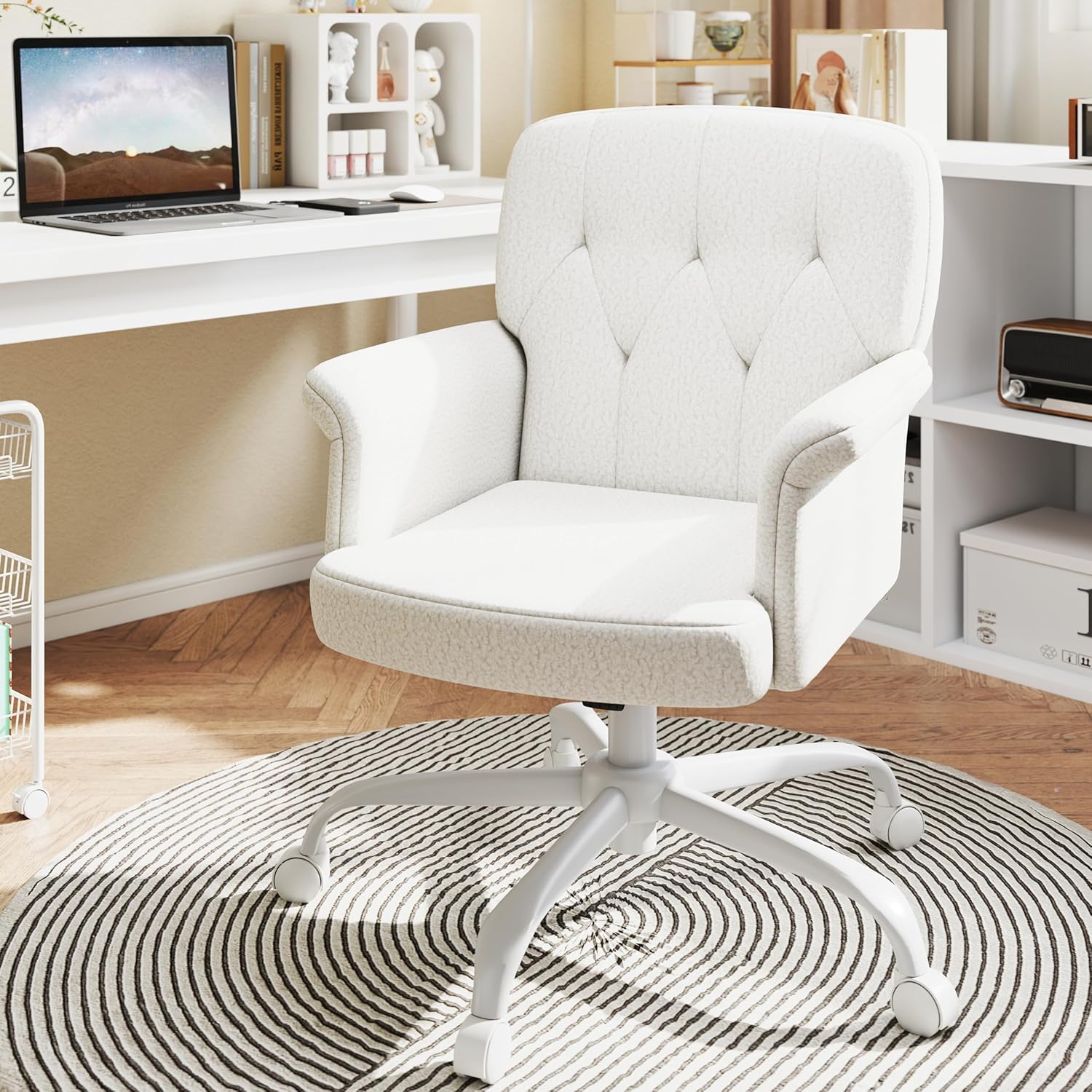 Comfy Home Office Desk Chair, Upholstered Fuzzy Vanity Chair with Wheels and Arms, Modern Adjustable Swivel Computer Seat for Make Up, Home Office, Living Room, Bedroom, Teddy Fleece, White