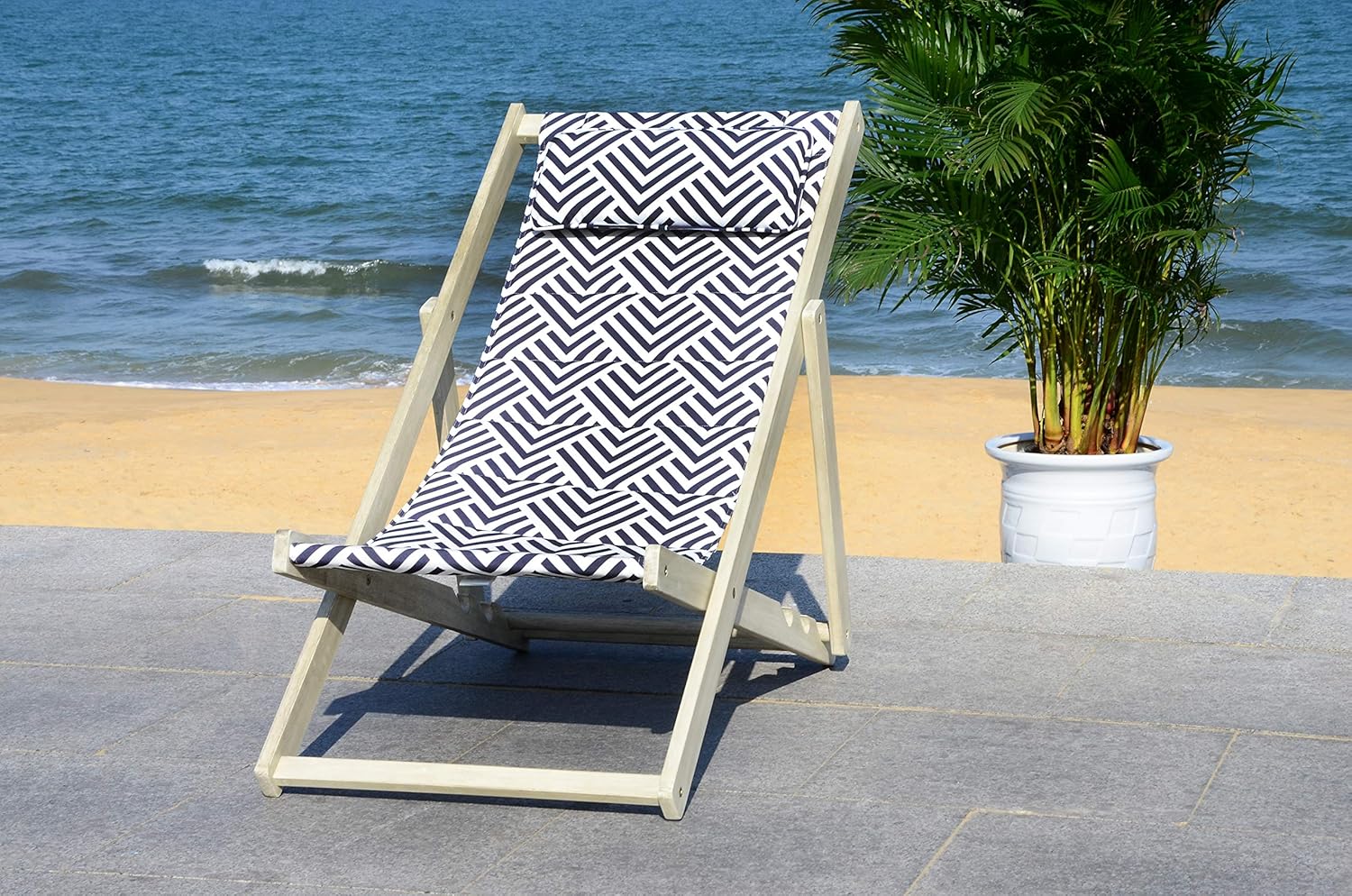 SAFAVIEH Outdoor Collection Rive White Wash and Navy Foldable Sling Chair