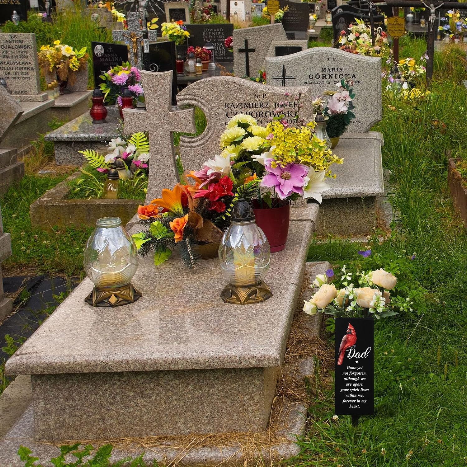 Hushee Memorial Grave Decorations Cemetery Cardinal Flower Vase Metal Gravesite Flower Holder with Spike Graves Metal Funeral for Loss of Loved One Cemetery Outdoors Yard Garden(Dad)