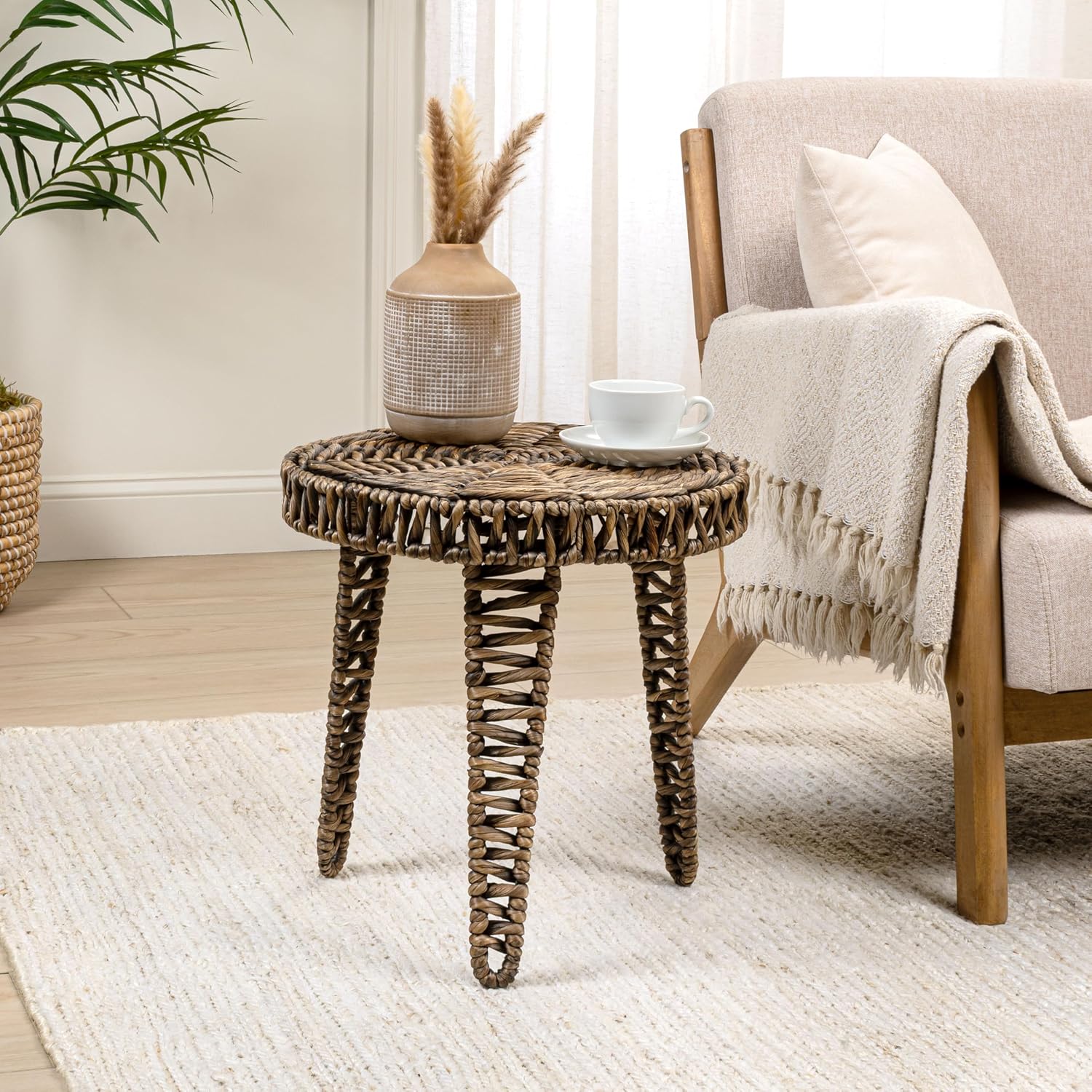 JONATHAN Y Amara 17" Round Handwoven Water Hyacinth End Table with Tripod Lattice Woven Legs, Coastal Wicker Accent Side Table for Living Room and Bedroom, No Assembly, Brown TBL2507B