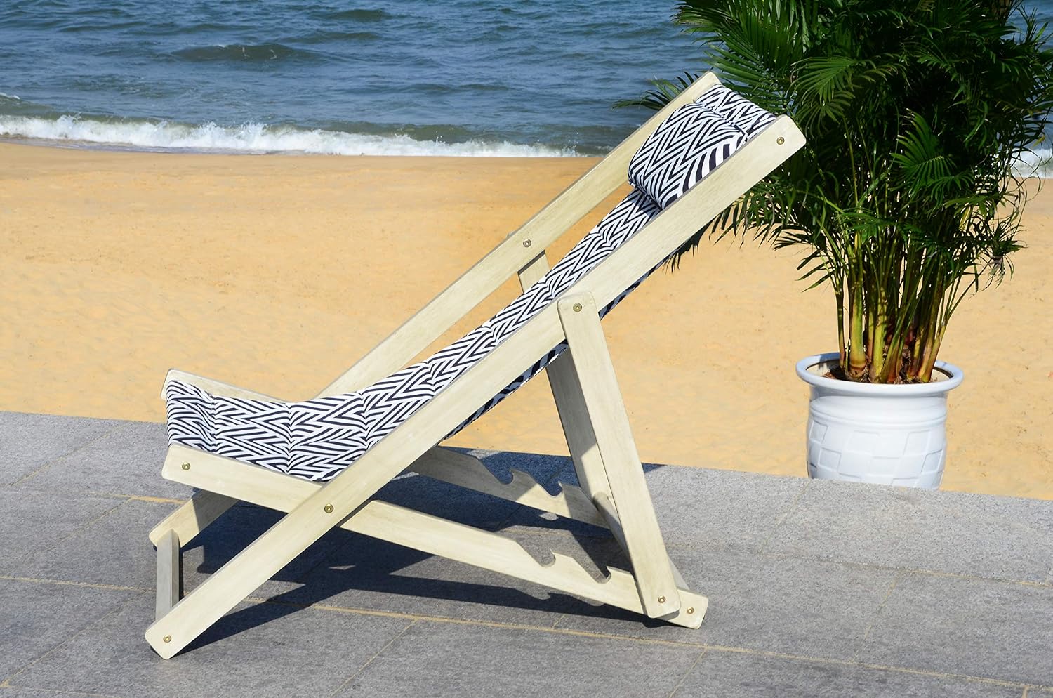 SAFAVIEH Outdoor Collection Rive White Wash and Navy Foldable Sling Chair
