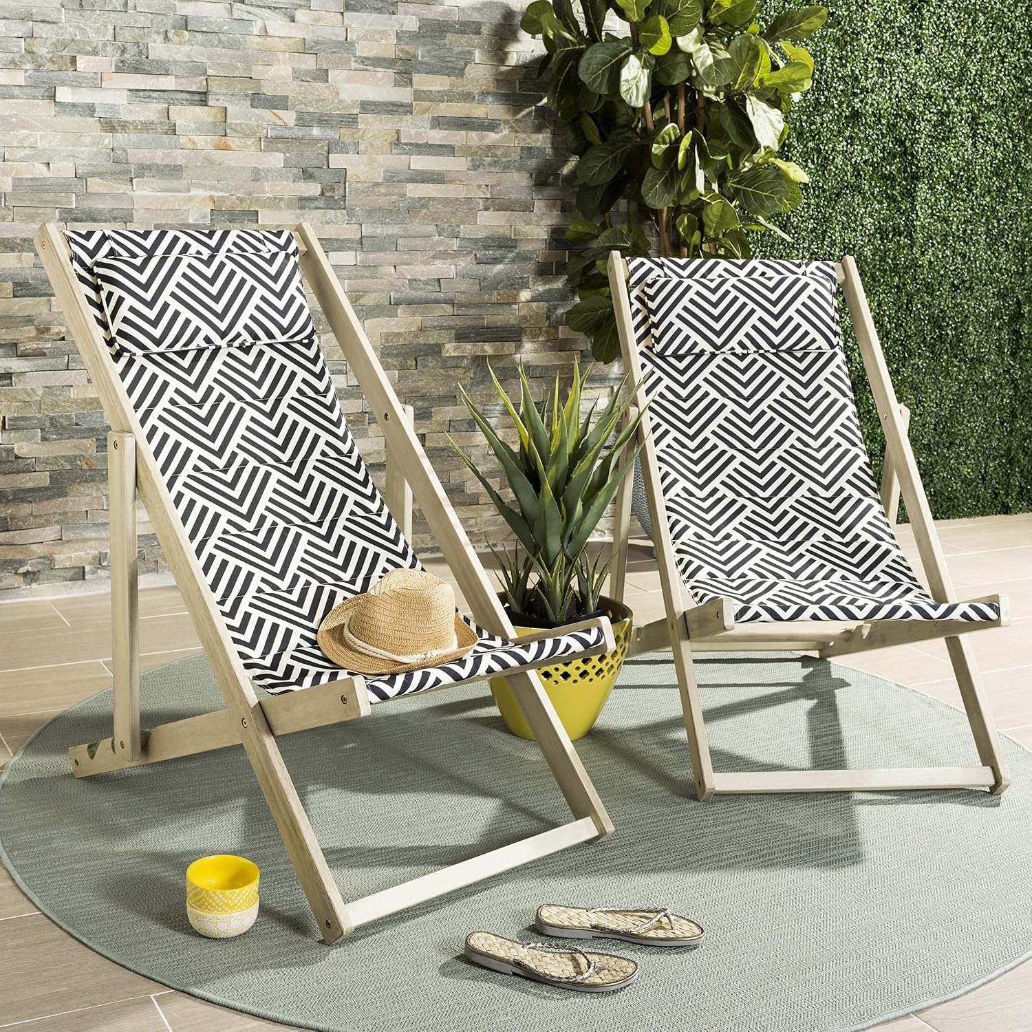 SAFAVIEH Outdoor Collection Rive White Wash and Navy Foldable Sling Chair